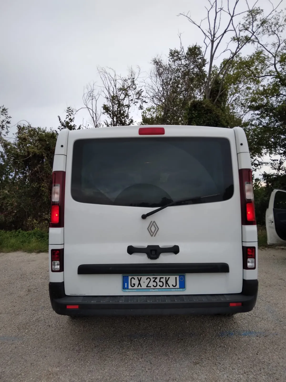 RENAULT TRAFIC  AUTHENTIC L1 BLUE DCI 110 9 POSTI
