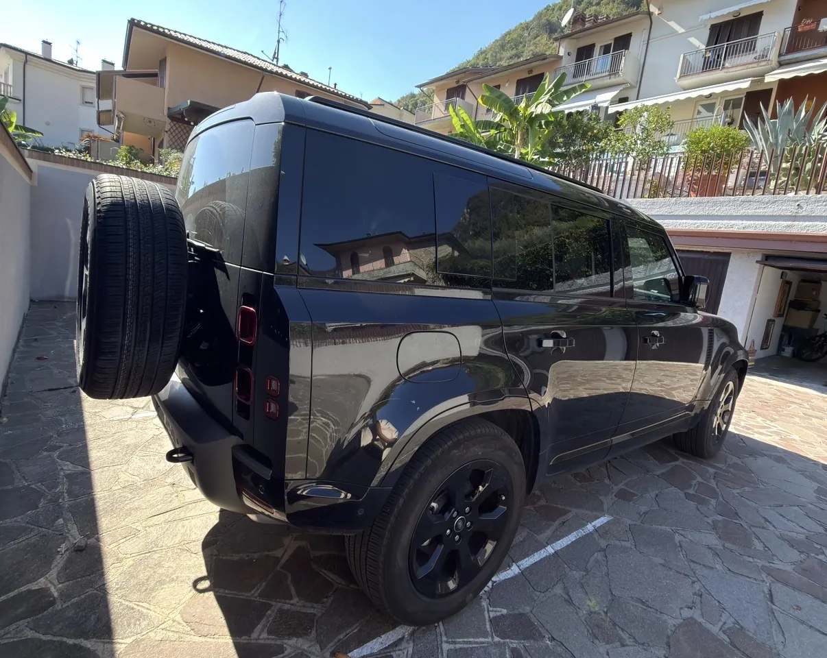 LAND ROVER DEFENDER