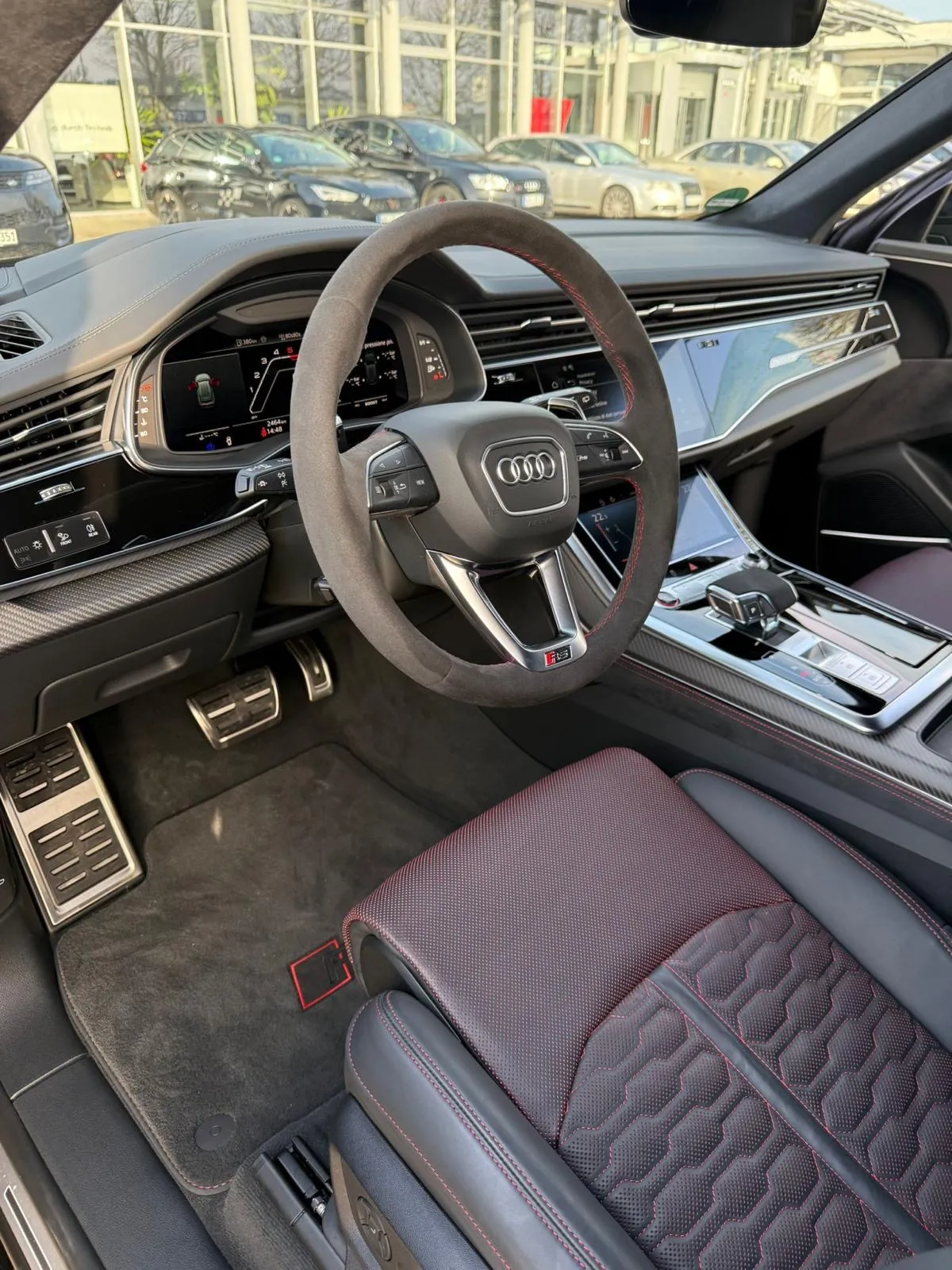 Audi RSQ8 performance 2025 